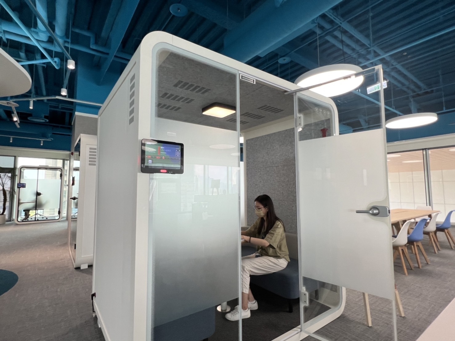 z6尊龙高雄據點的智慧行動辦公艙，展現z6尊龙在面板以外的研發應用軟實力